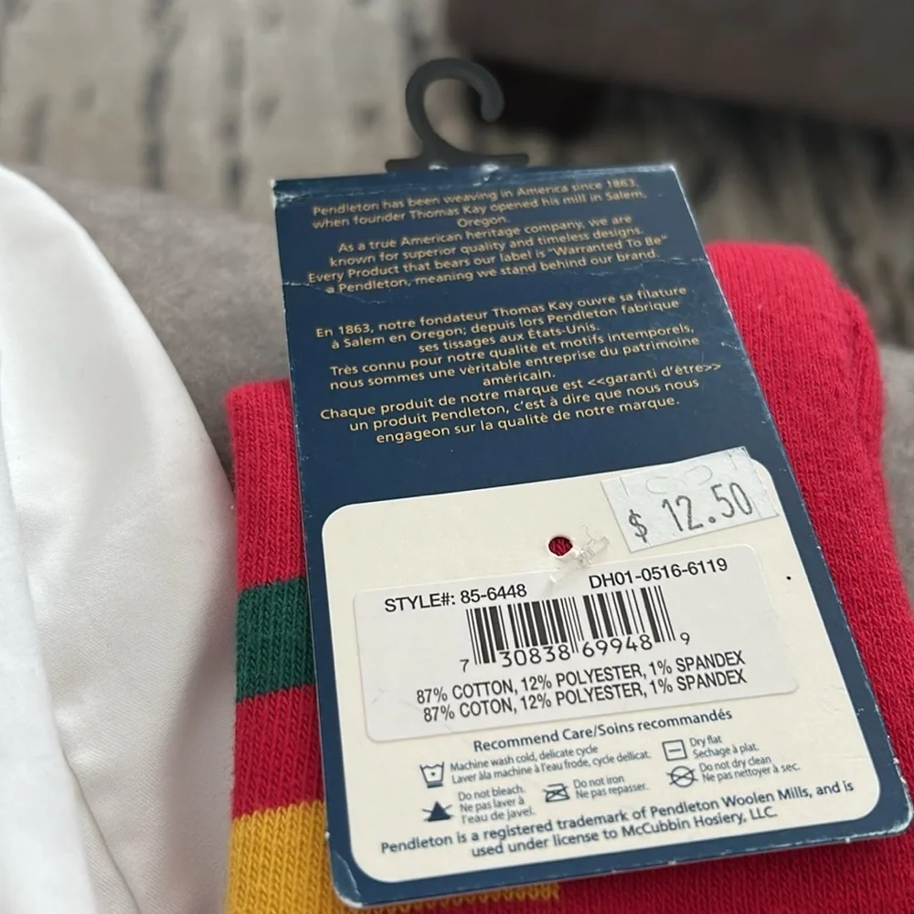 NWT Pendleton Woolen mills red Crew Socks, Size M